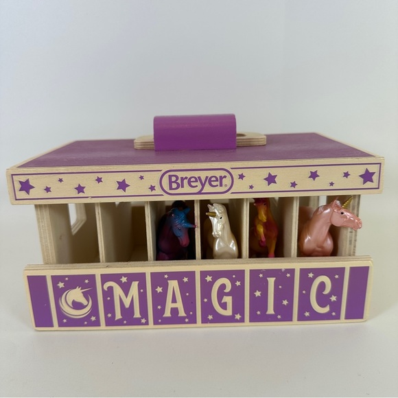 Breyer Other - Breyer Magic Wooden Horse Stable with 4 Unicorns Small Portable Stablemates